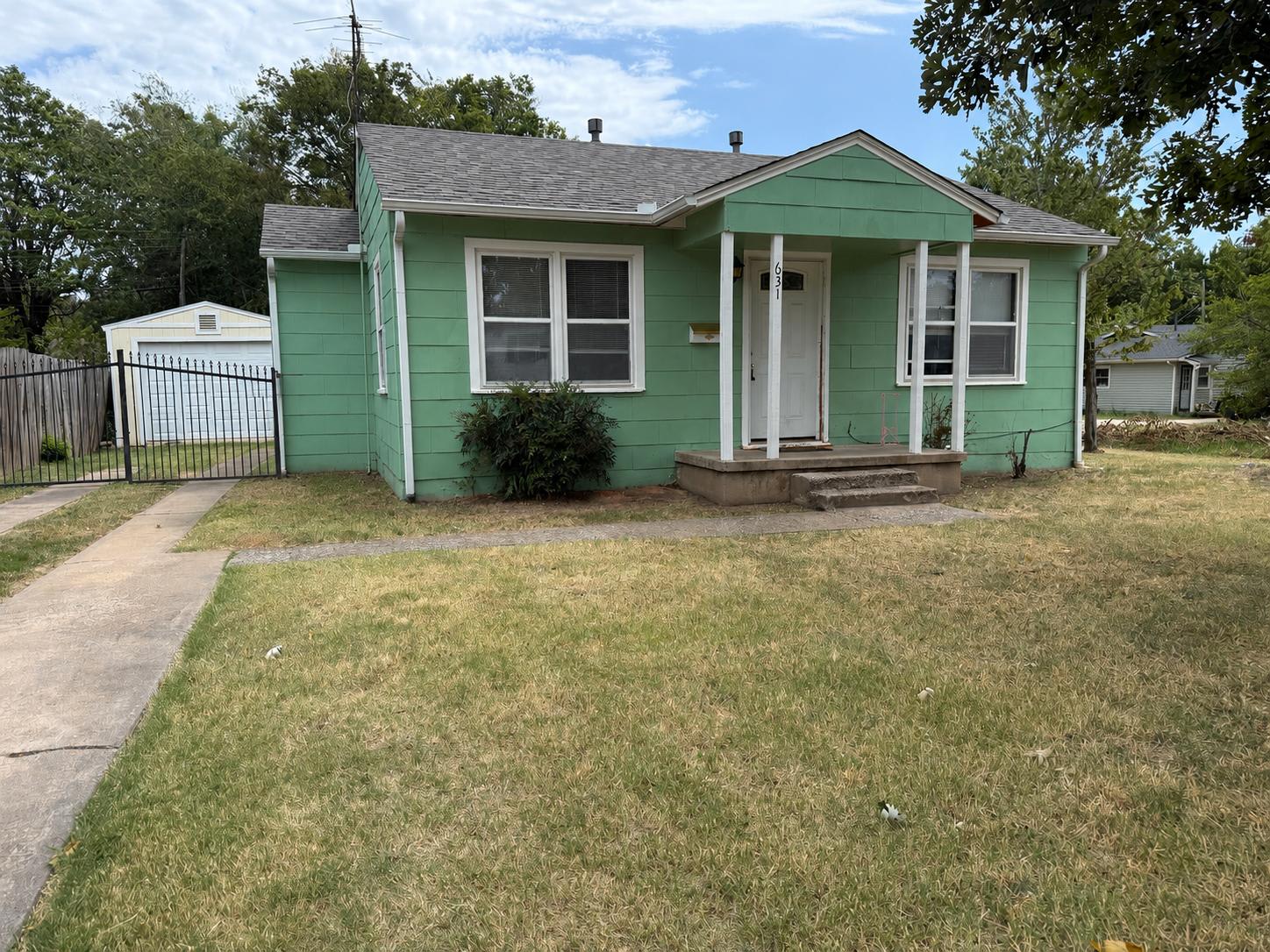 631 Villa Drive – photo 2