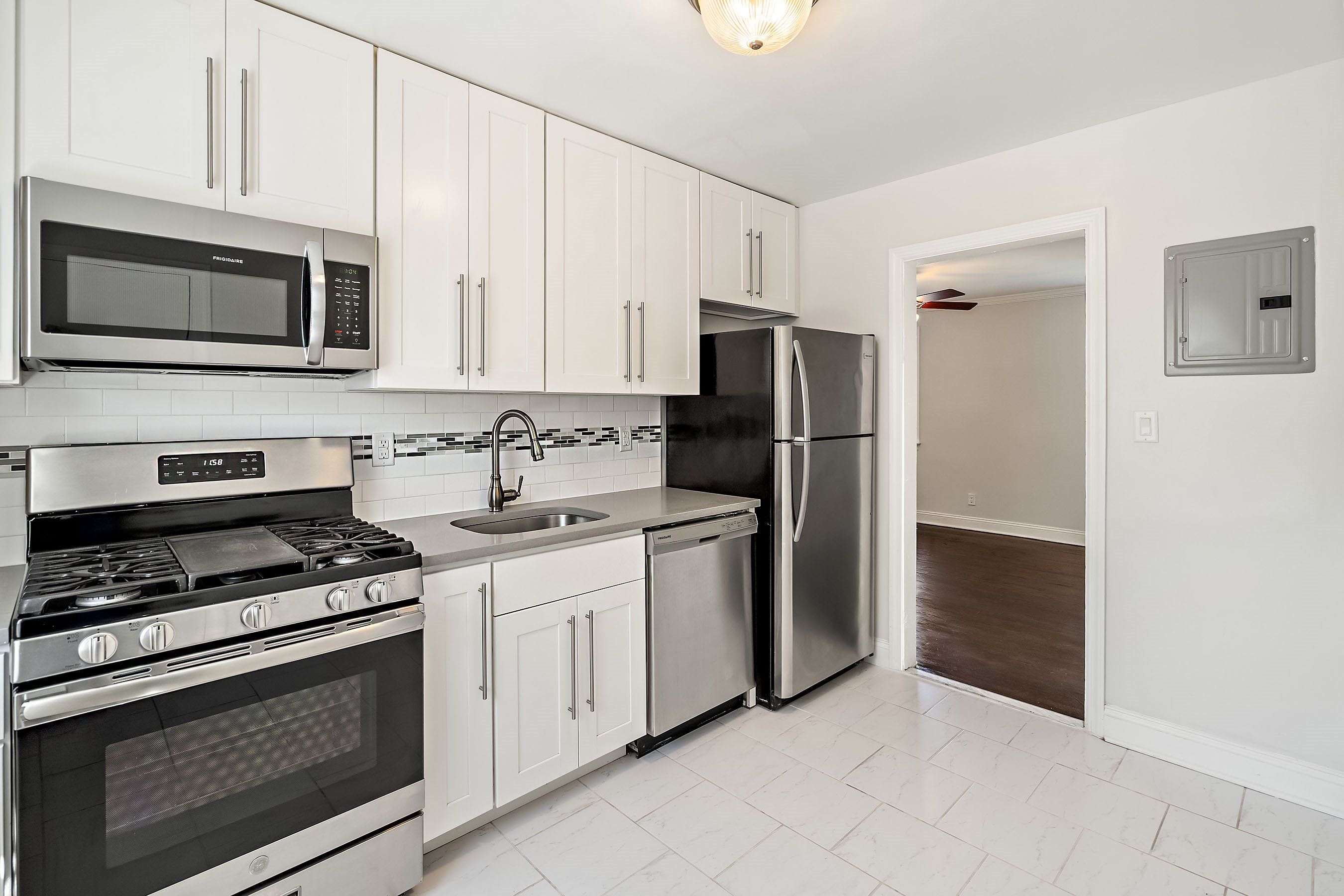 Mary Ann Apts – photo 2