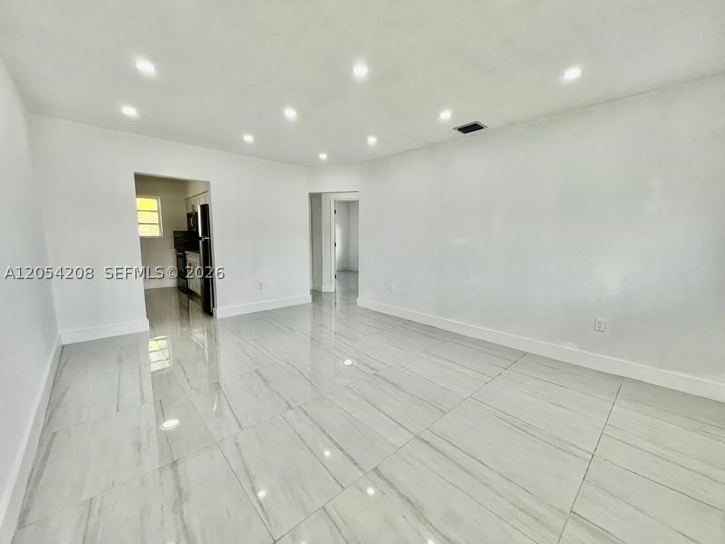 917 NW 103rd St – photo 3