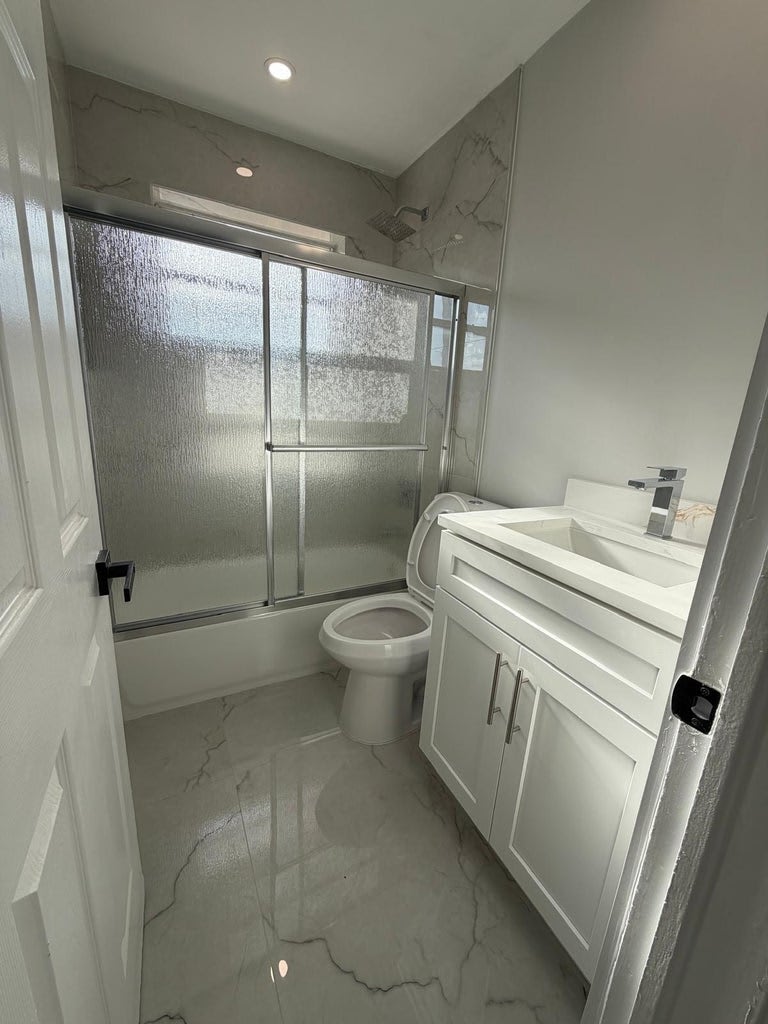920 Northeast 50Th Street – photo 3