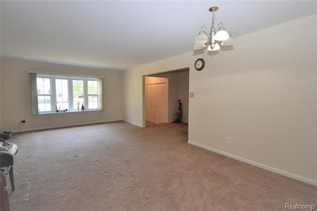 559 Fox Hills Drive N – photo 5