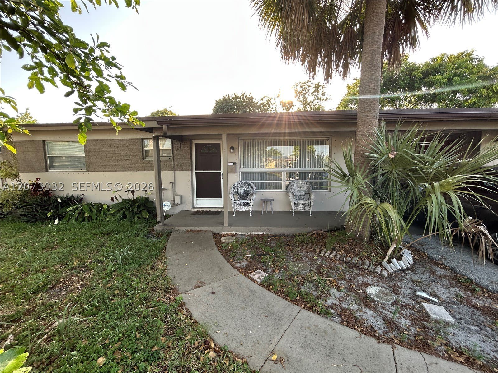 571 SW 29th Ter – photo 1