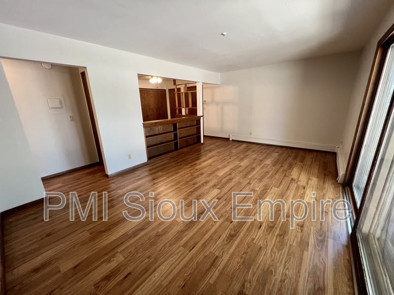 905 W 18th st – photo 2