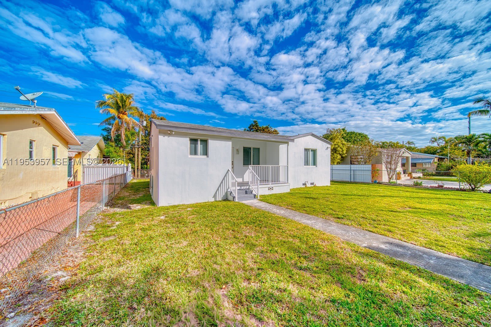 4345 SW 5th Ter – photo 3