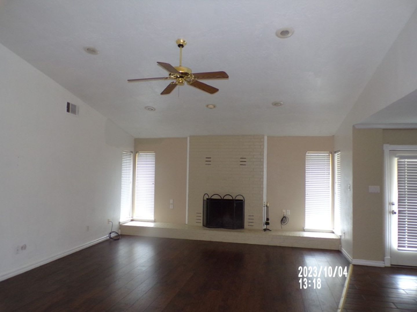 Large bedrooms, located on West side of town – photo 3