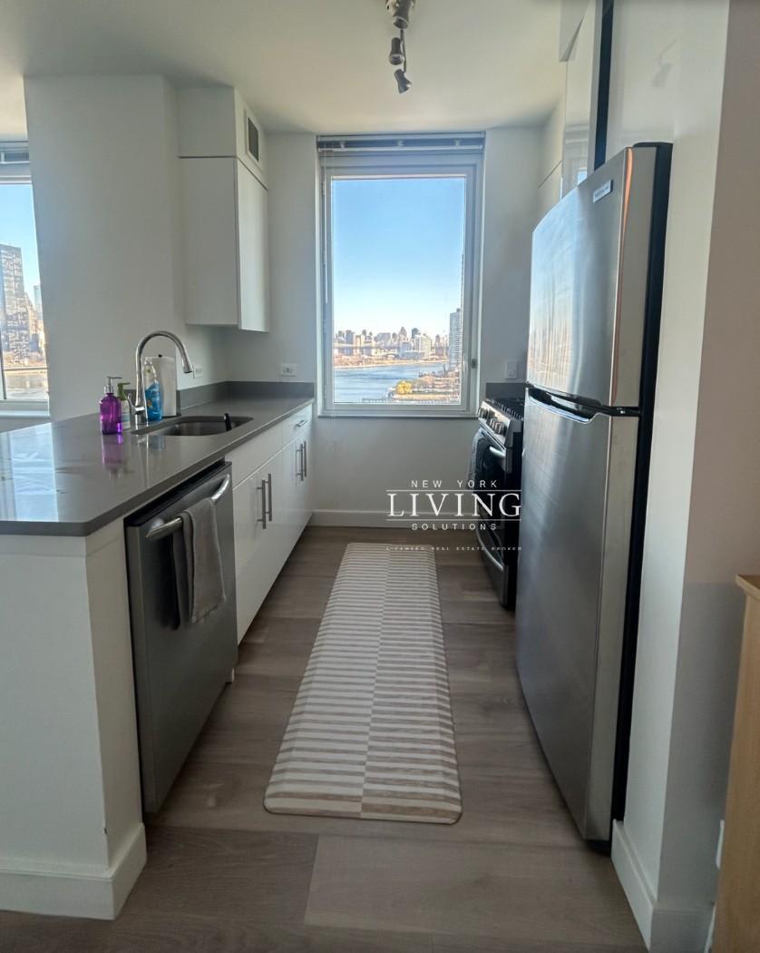 5241 Center BOULEVARD – photo 3