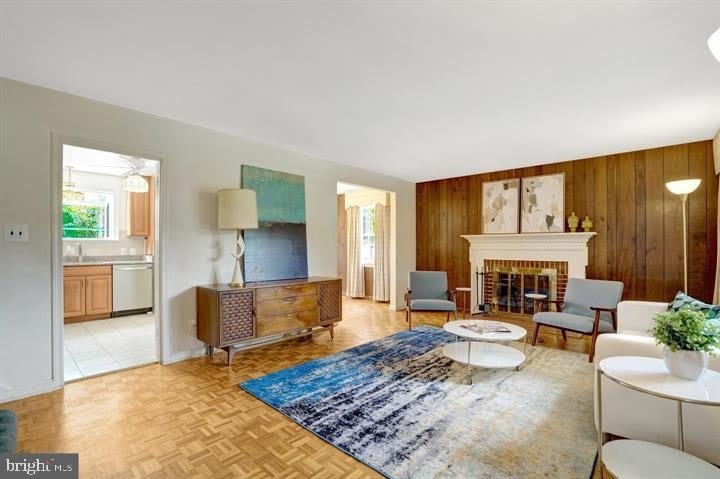 4902 RAVENSWORTH Road – photo 4