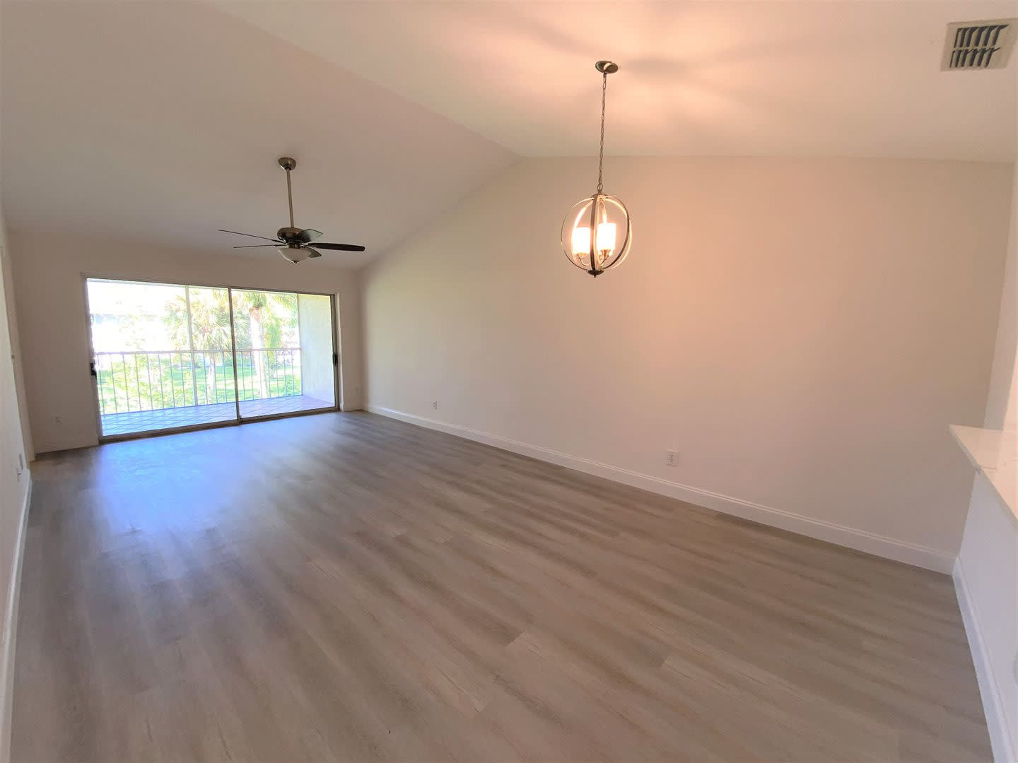 ** NEWCASTLE AT BERKSHIRE LAKES ** 2 BED / 2 BATH CONDO – photo 4