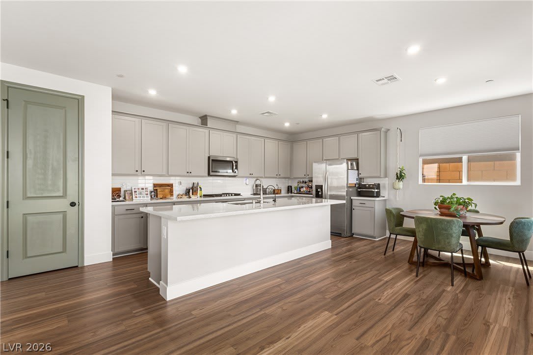 863 Benning Street – photo 5