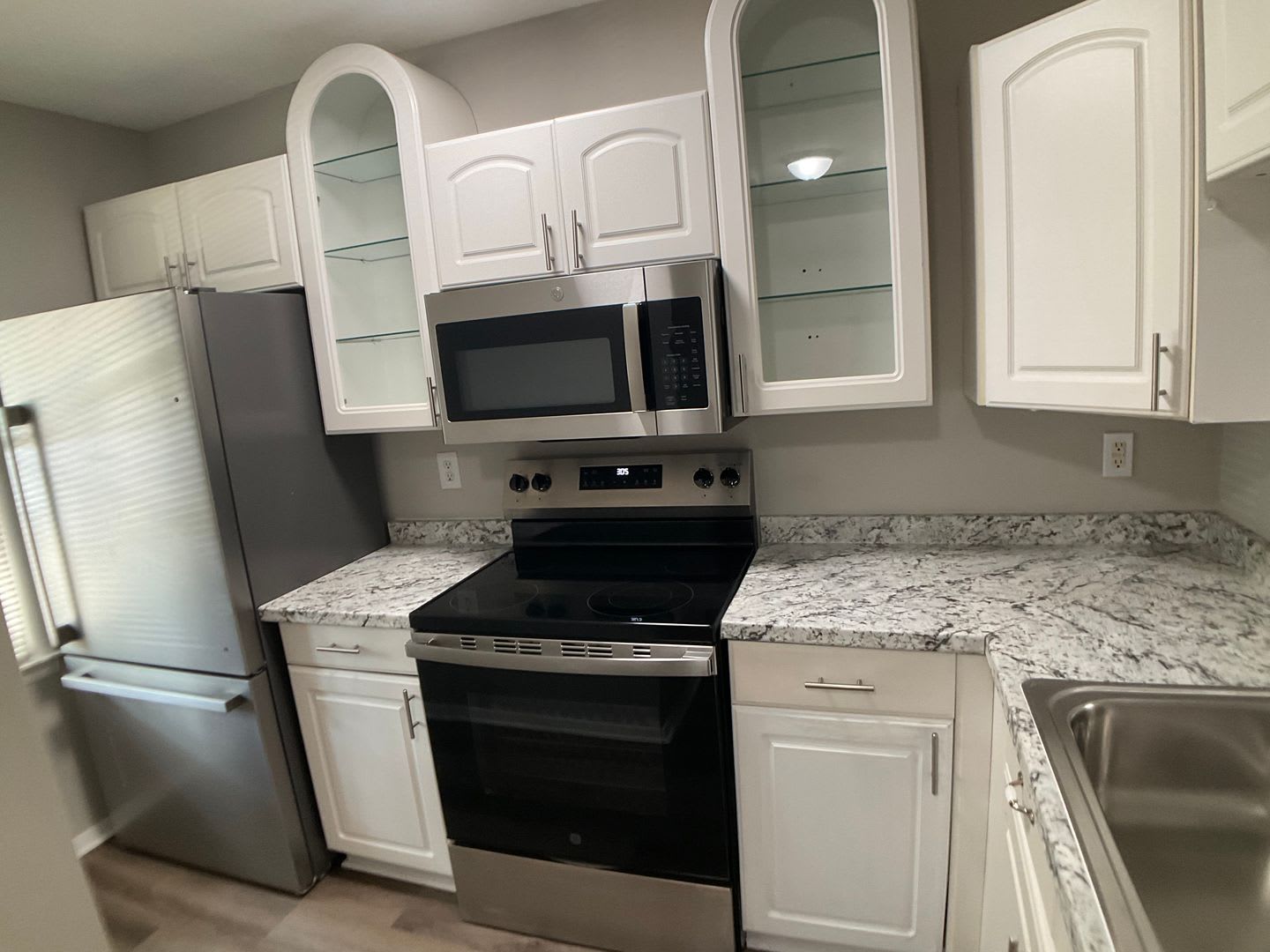 Beautifully Renovated 3 Bedroom Durham Townhome! – photo 2