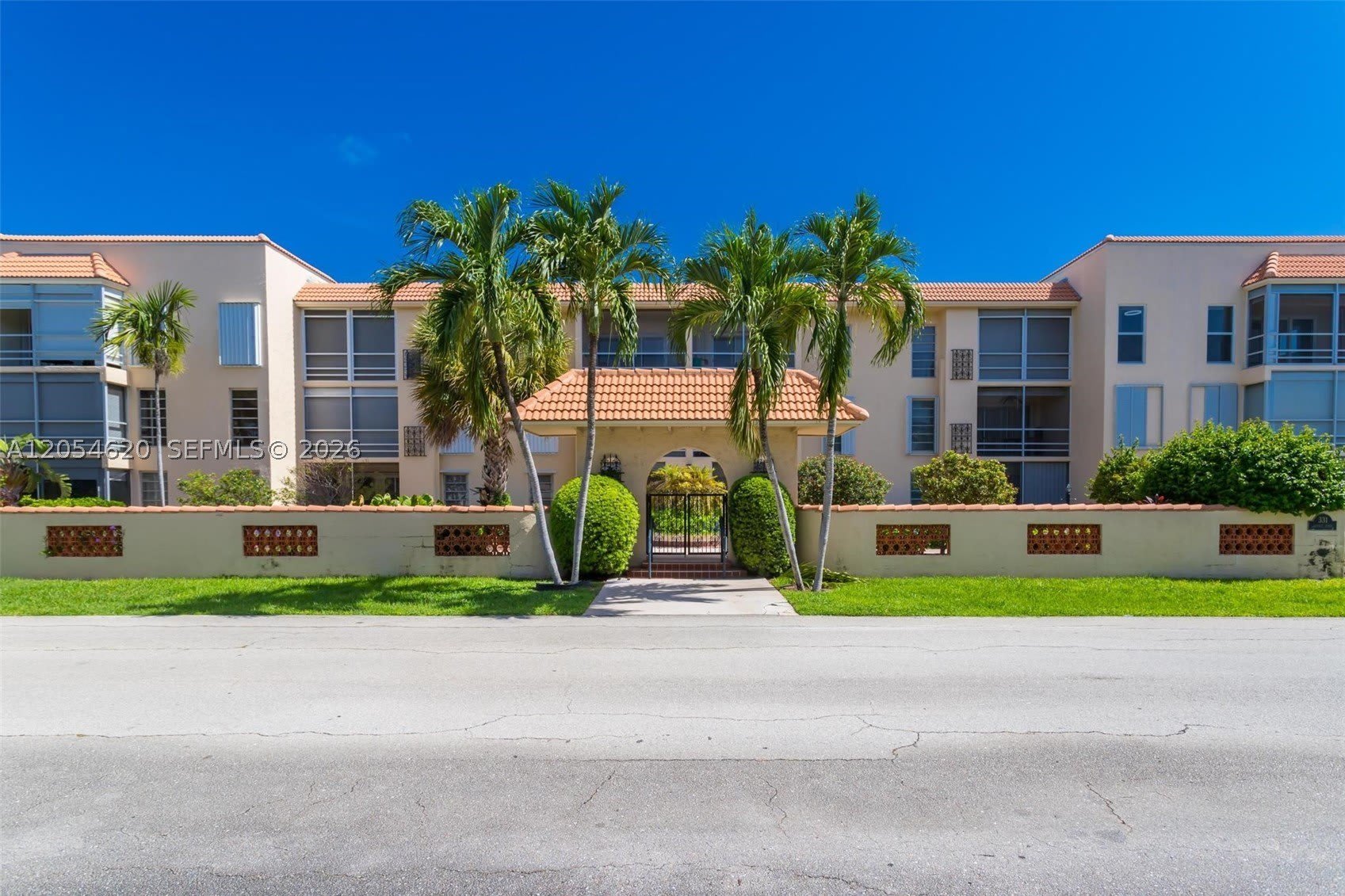 331 SW 8th St – photo 1