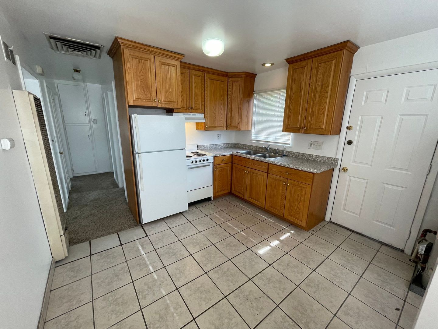 Cute 2 bedroom Duplex For Rent!! – photo 4