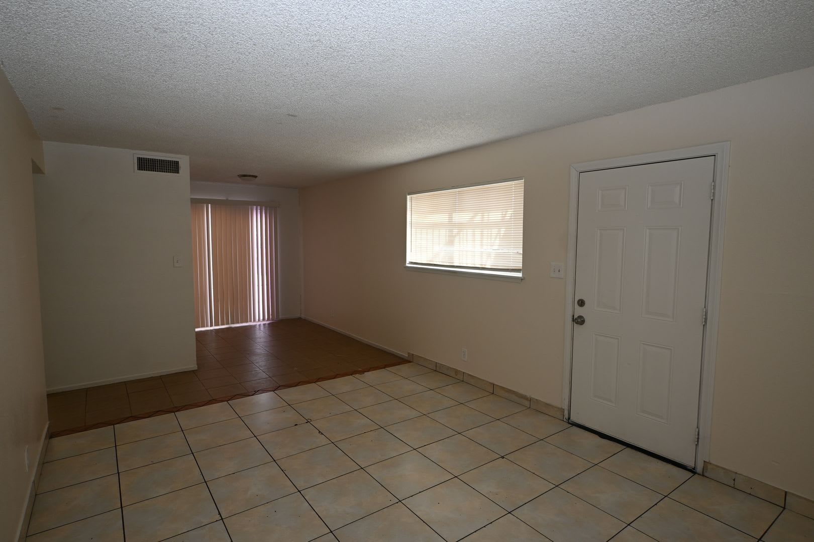 Downtown Las Vegas- Downstairs 2 Bedroom Apartment – photo 5