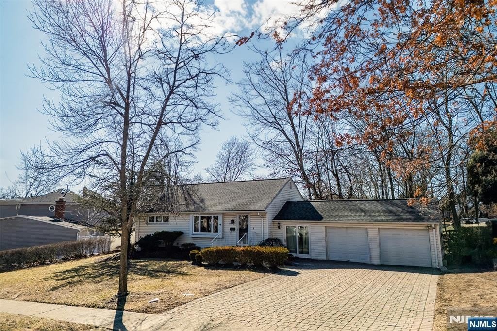682 Sycamore Street – photo 3
