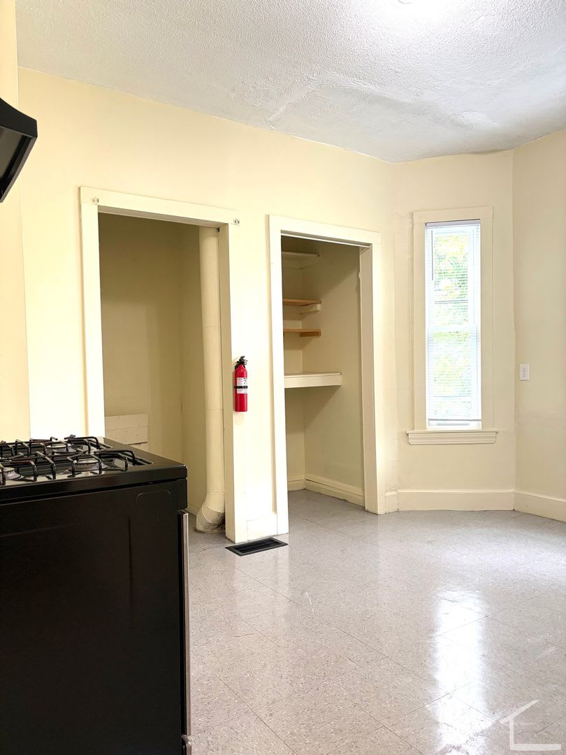 3split bed townhouse unit in Allston is now available – photo 2