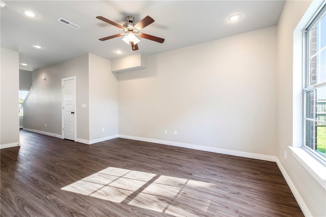 845 NW Baker Street – photo 4