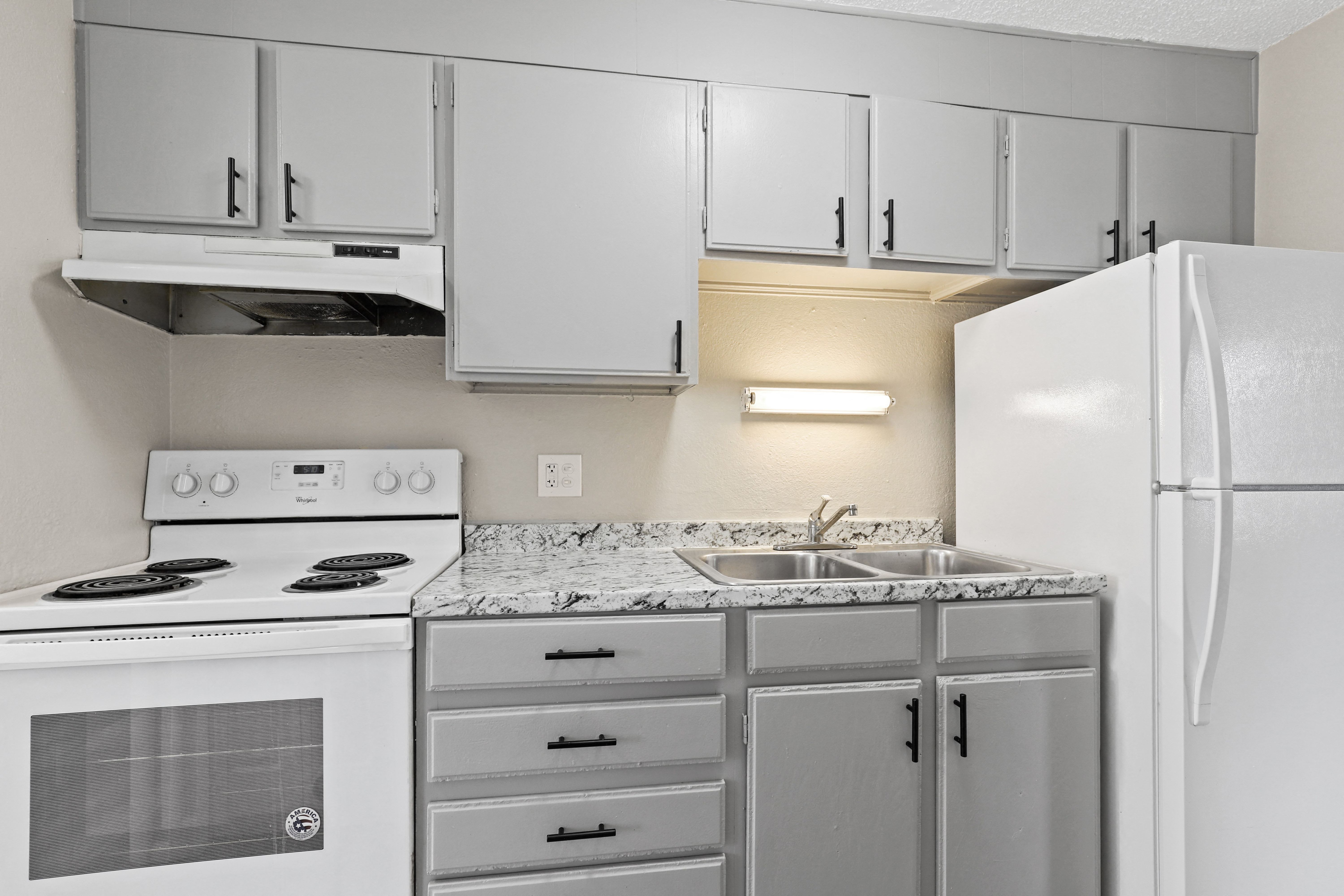 Royal Chateau Apartments – photo 1