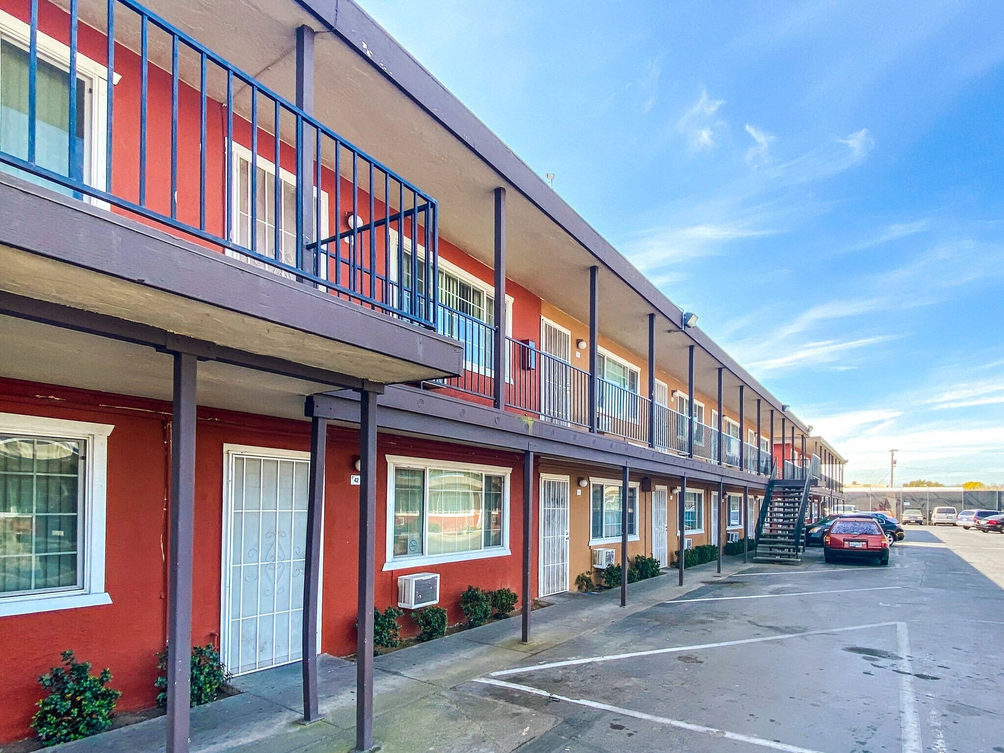 Delta Court Apartments – photo 1