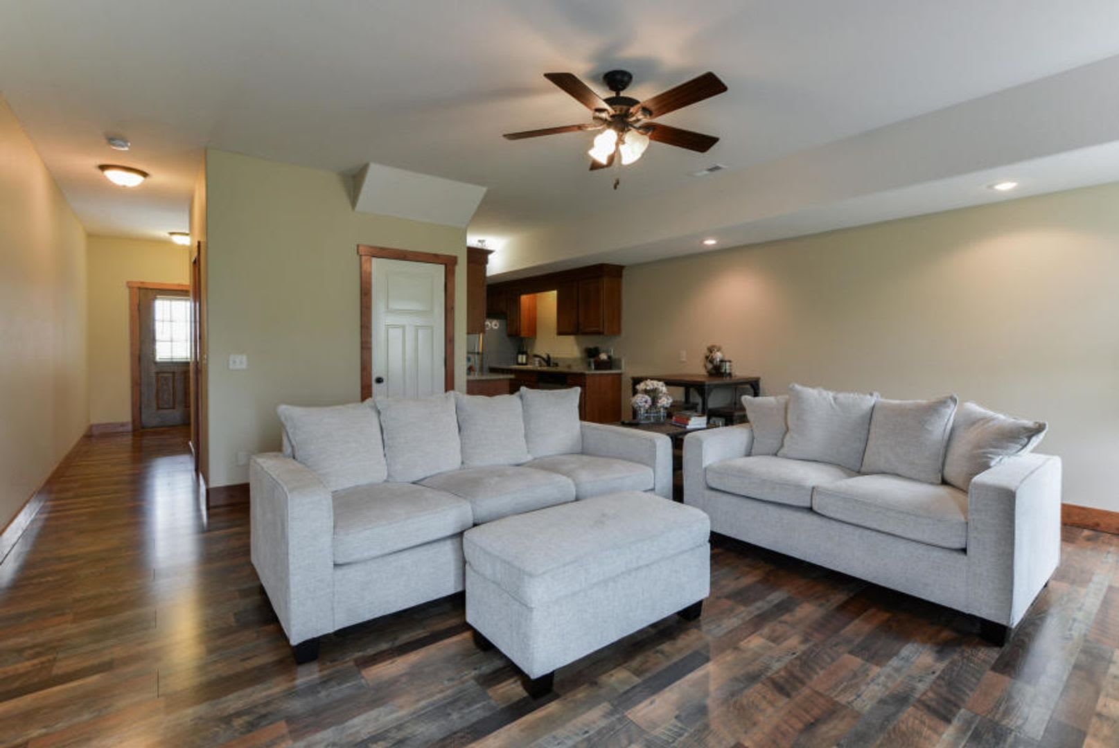 LEASING – photo 2