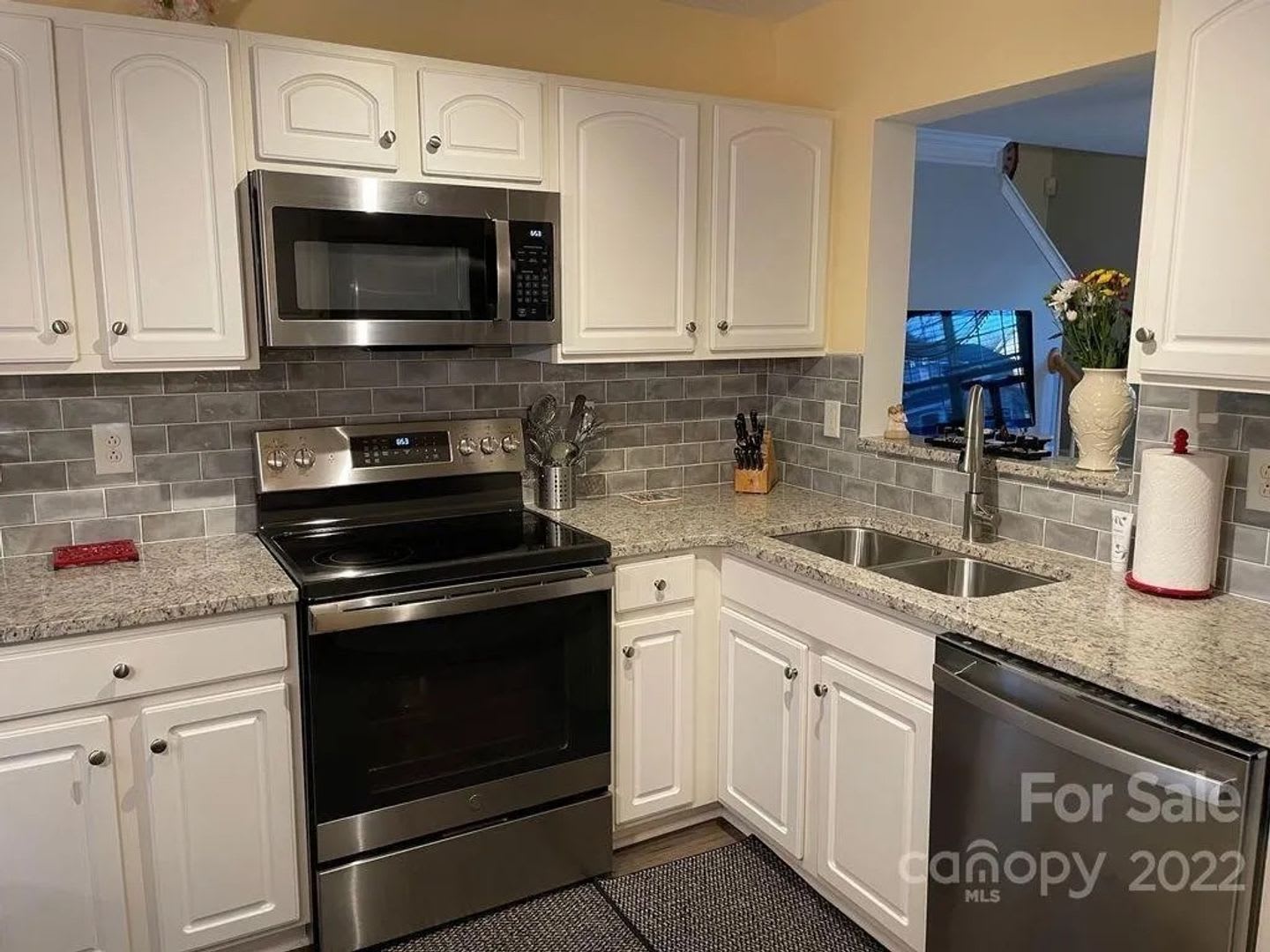 Room In 4 Bedroom Home At Meadowcreek Village Dr – photo 2
