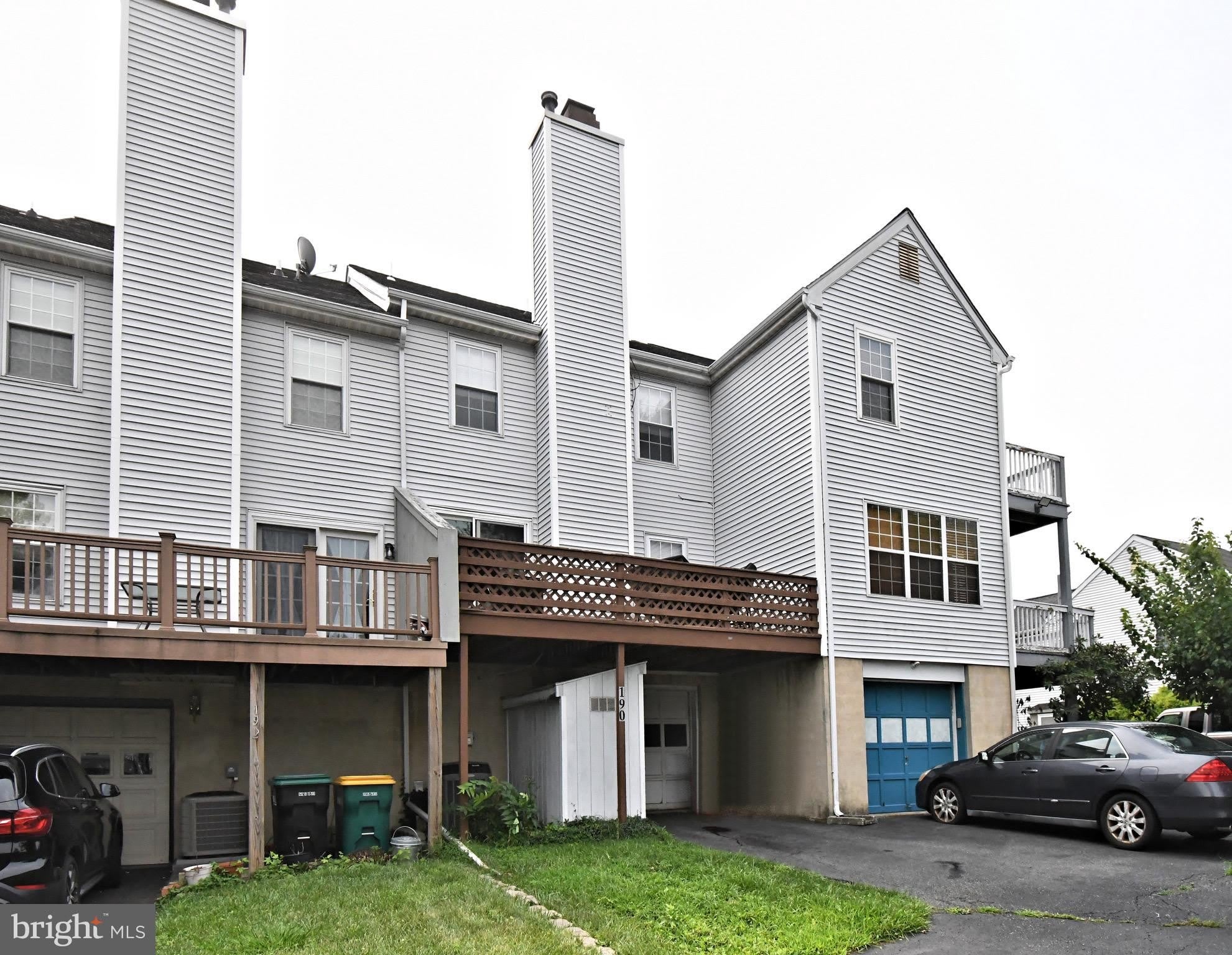 190 BARRY Avenue – photo 3