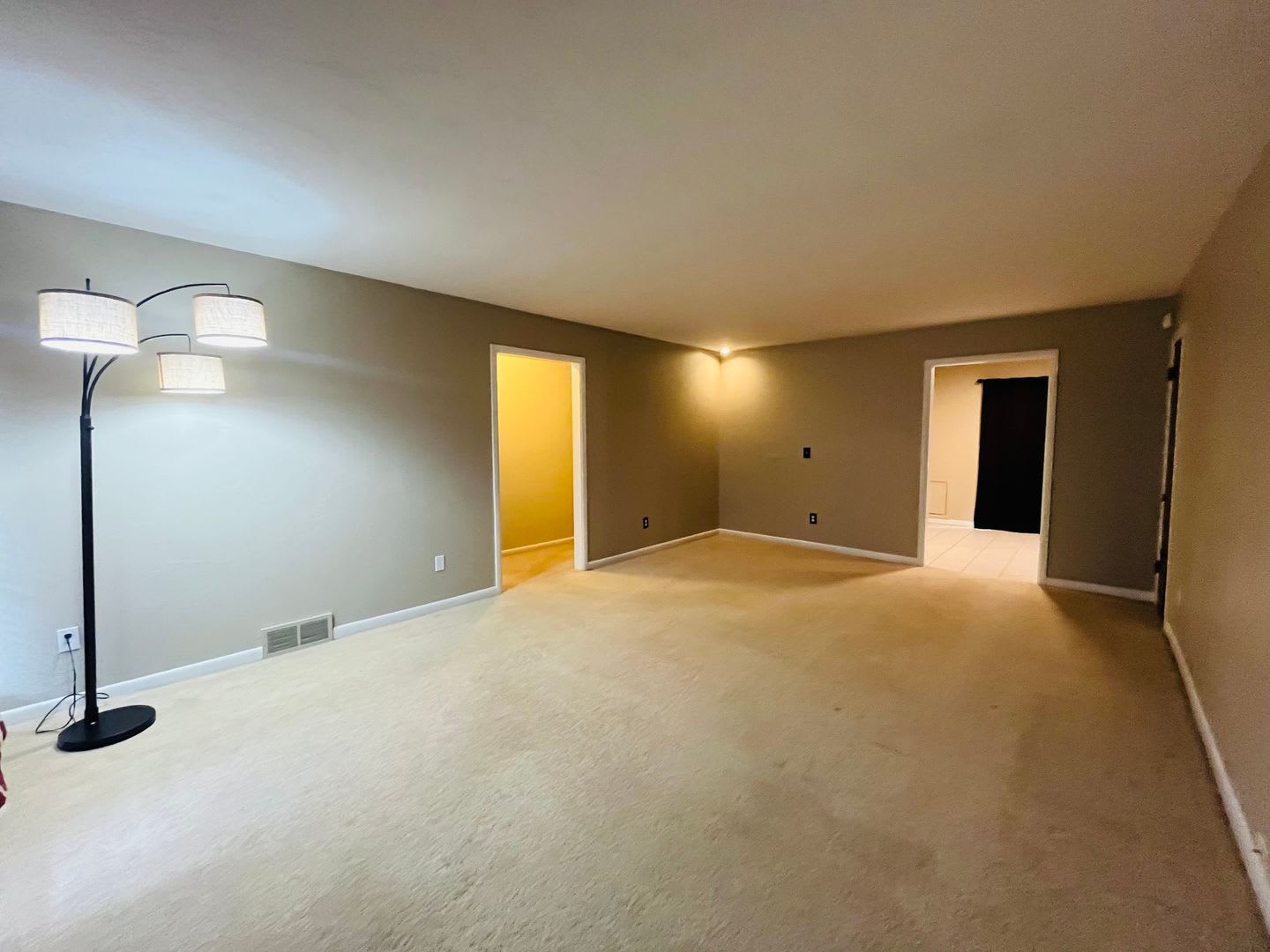 3912 Nw 58th, 3 bed, 1.5 bath, 2 car garage – photo 2