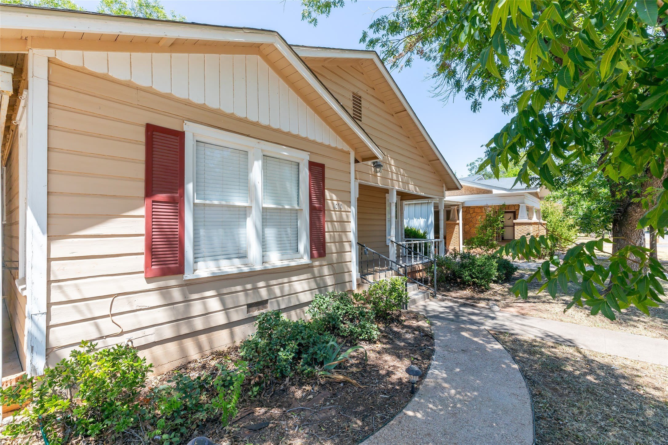 1010 Albany Street – photo 4