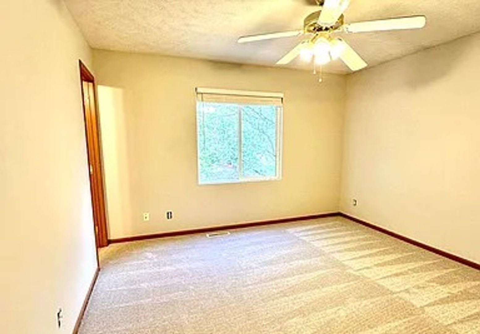 7407 S 176Th Cir 3 Bed 2 Bath In Millard School District Fenced Yard Deck 2 Car Attached Garage – photo 5