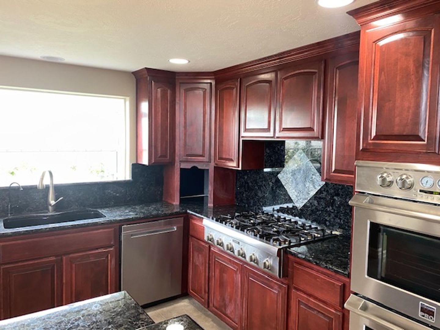 East Medford Luxury View Estate – photo 4