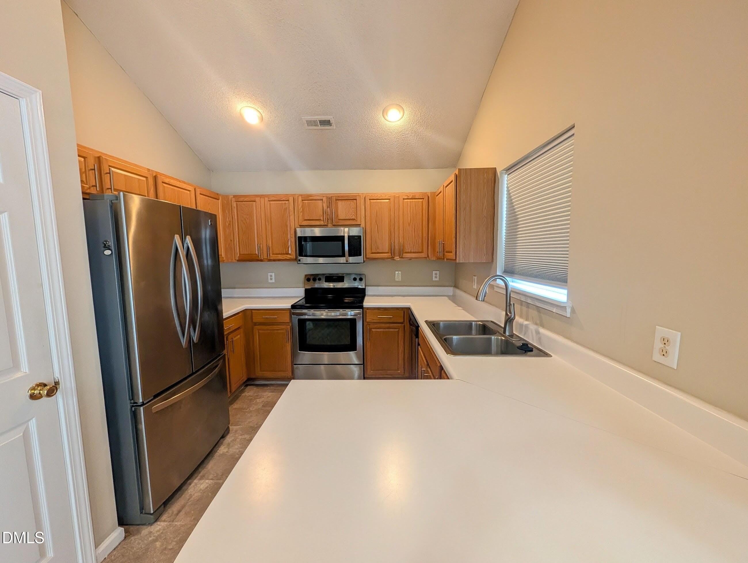 404 Commons Drive – photo 4