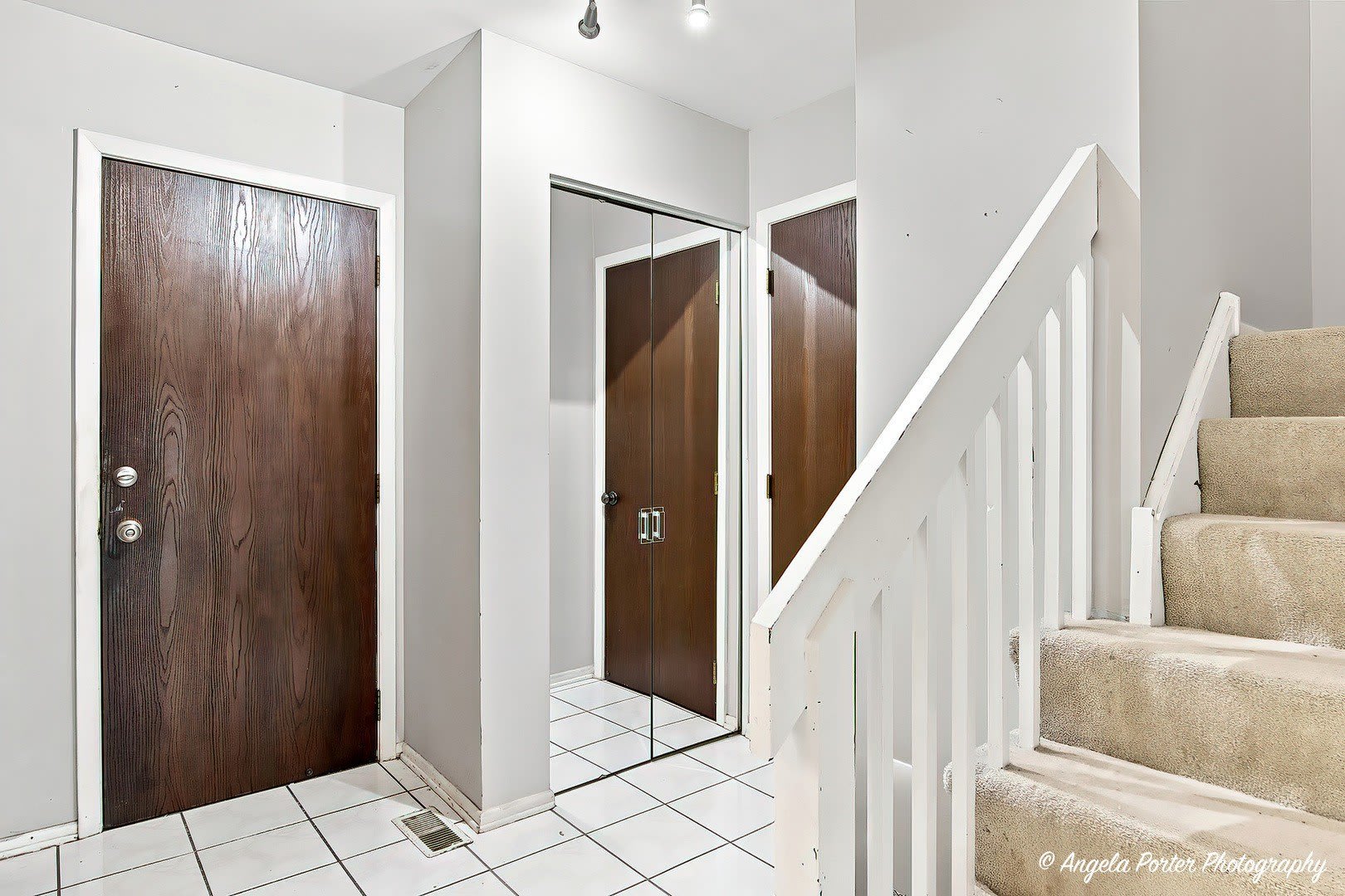 246 SHADOWBEND Drive – photo 3