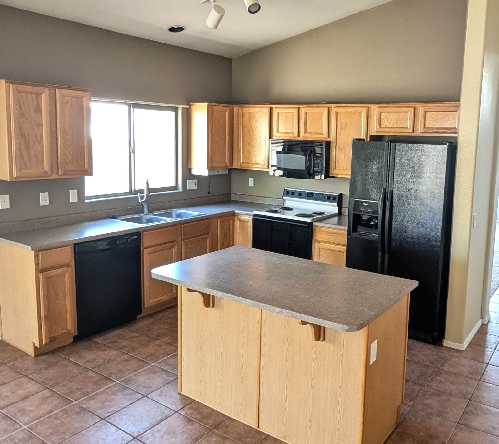 610 South Voyager Drive – photo 3