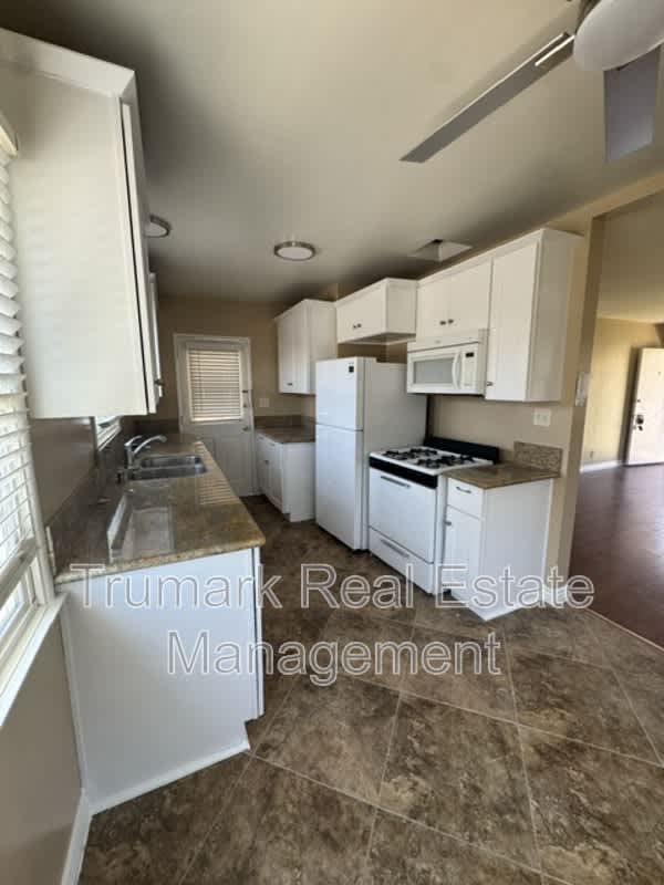 2421 N Brighton St – photo 5