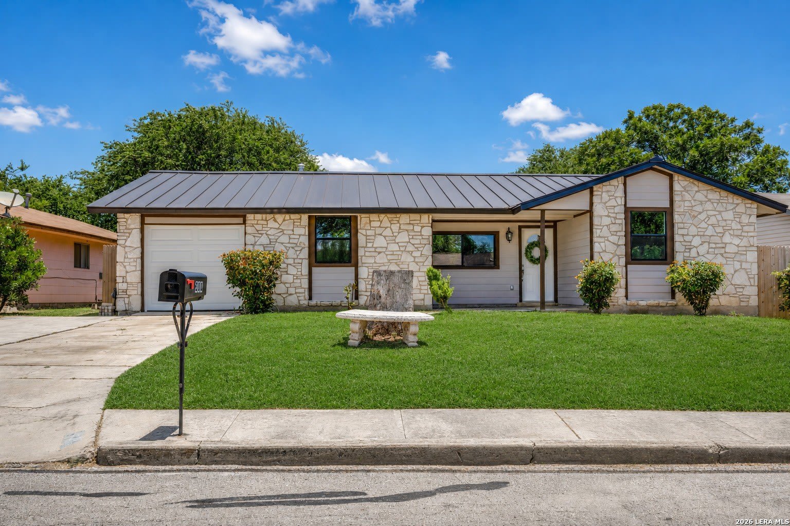 504 Willow Dr – photo 2