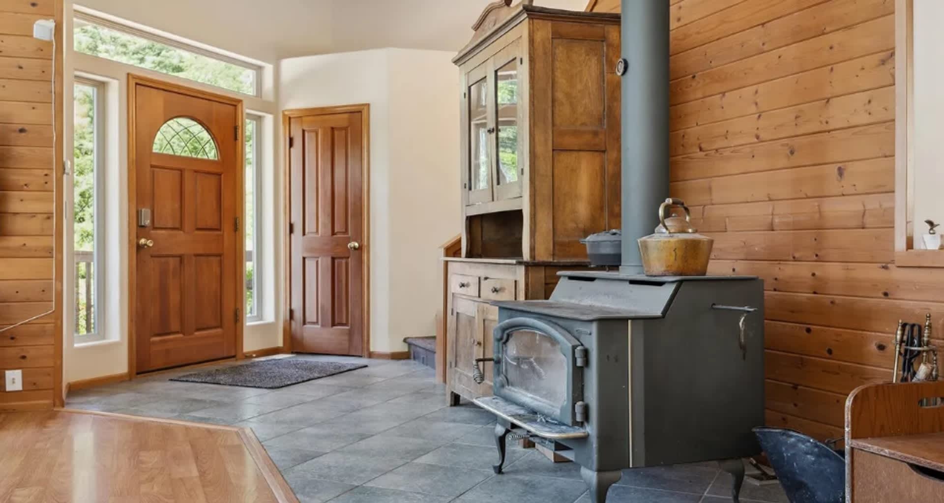 Welcome to Your Dream Home- Peaceful, Secluded... A MUST TOUR – photo 3