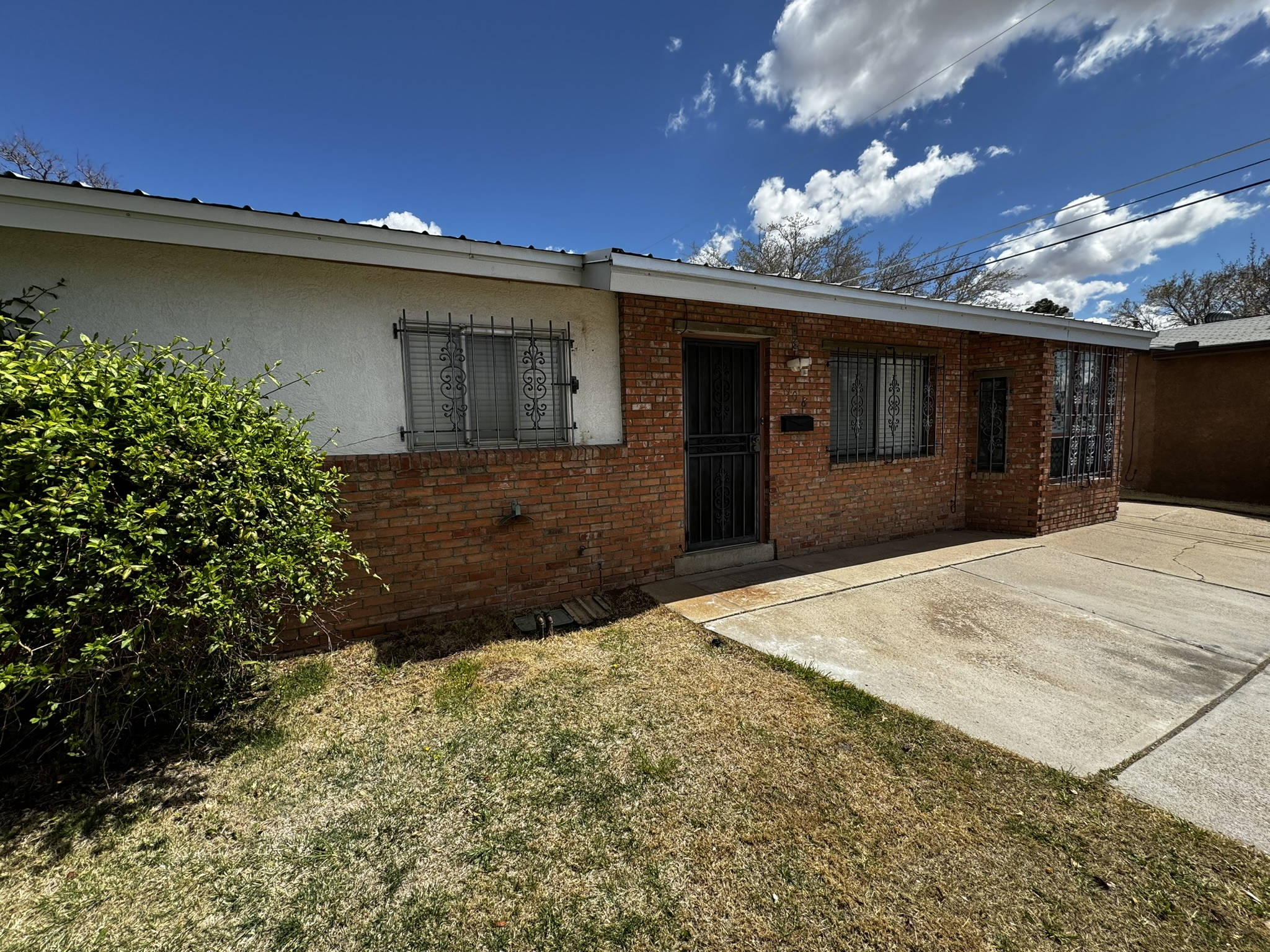 908 Faye Place Northeast – photo 2
