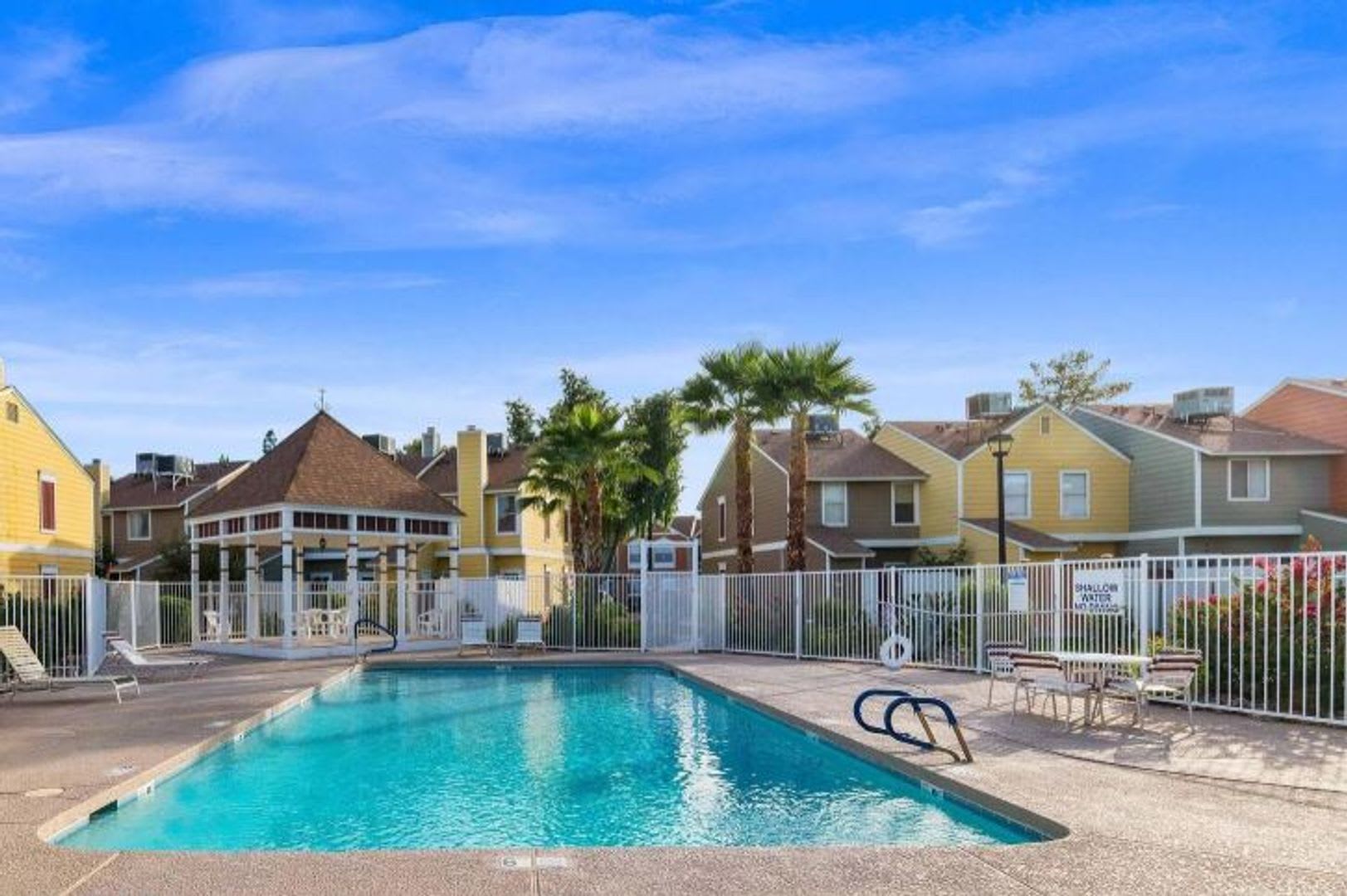 Beautifully Upgraded Chandler Townhouse! New HVAC system – photo 4