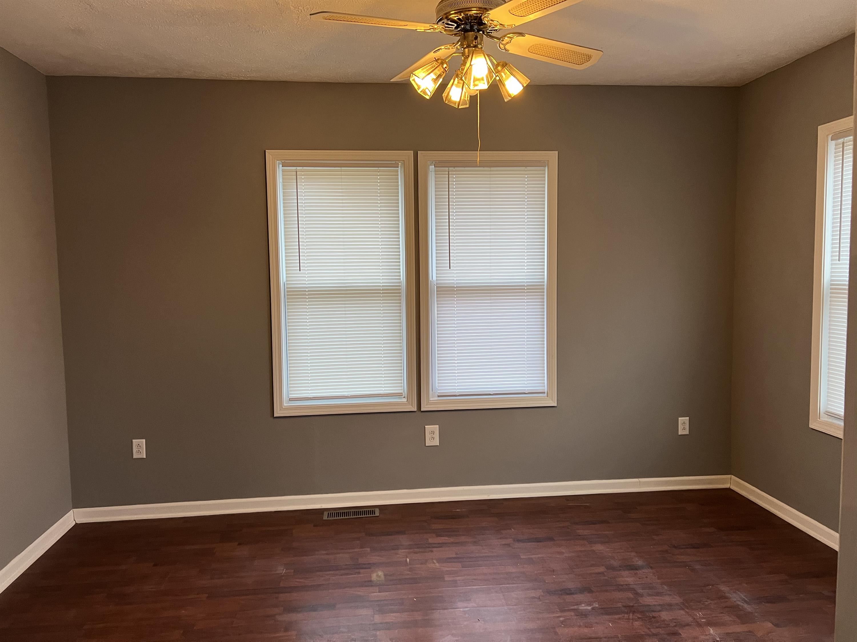 1011 South Greenlawn Avenue – photo 2