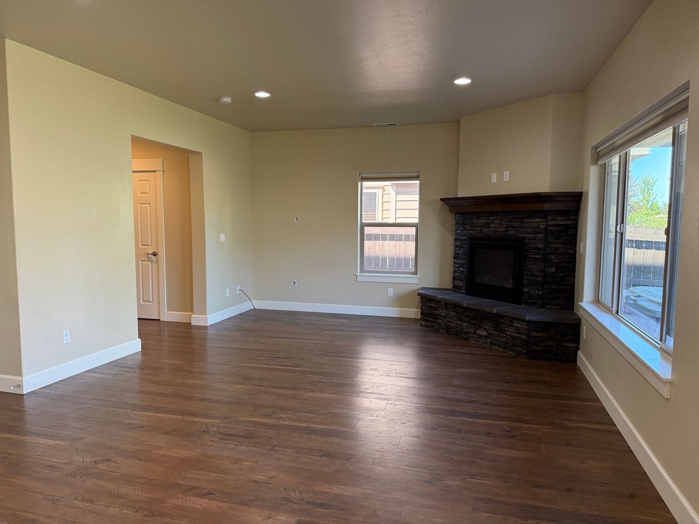 Spacious 4 Bed/ 2.5 Bath Single Family Home – photo 5