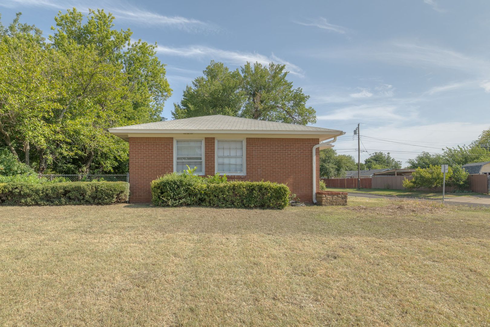 Updated 3 Bedroom 1 Bath Home In Oklahoma City – photo 2