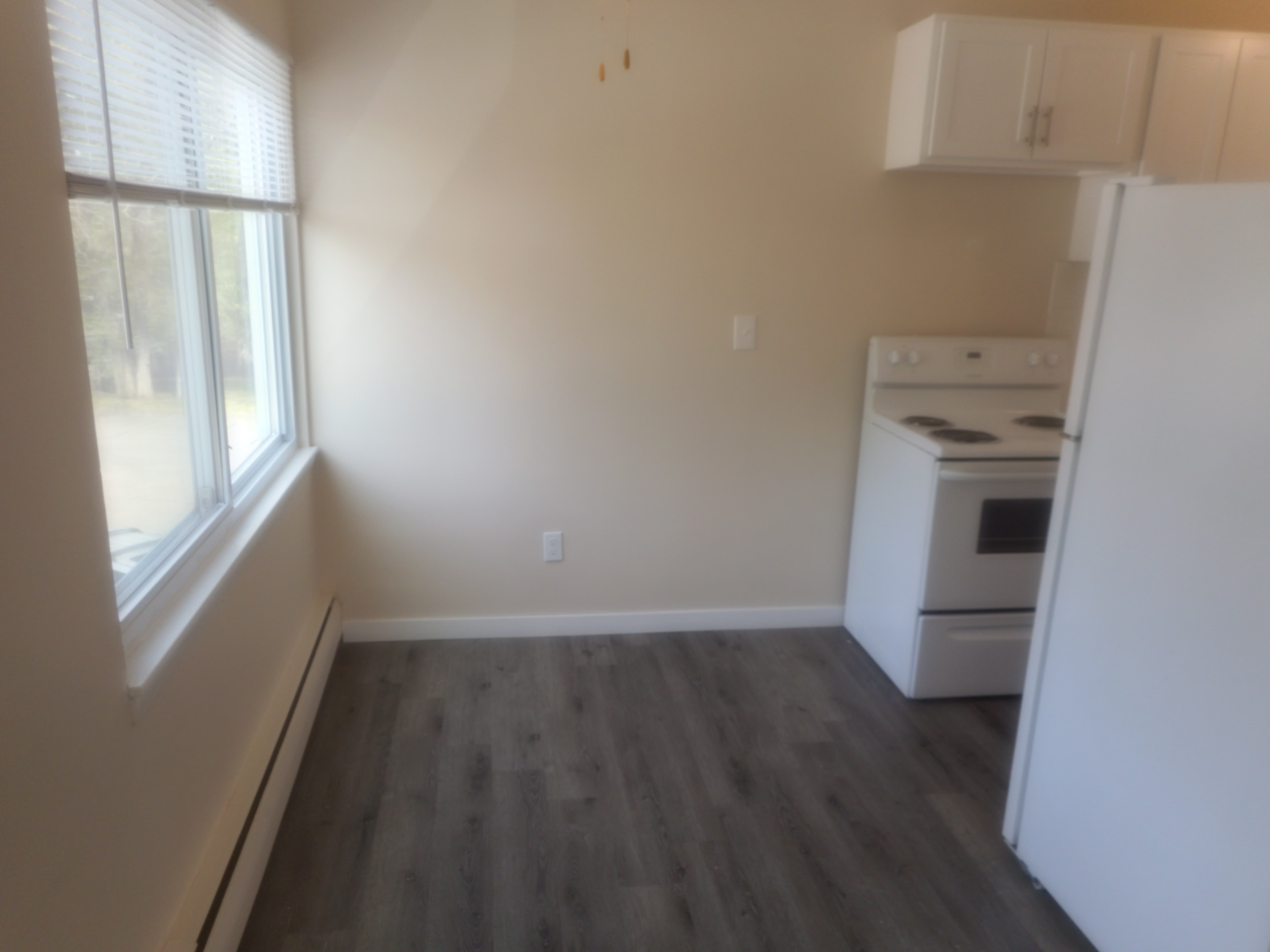 725 Wayzata Blvd E – photo 4