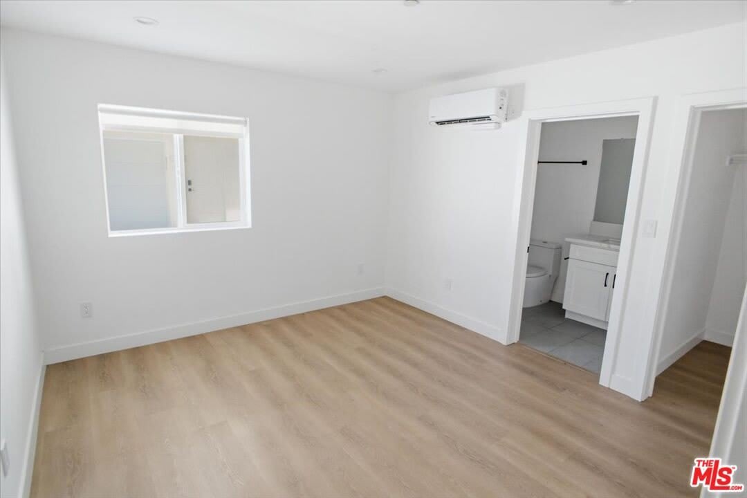 14167 Calvert St – photo 4