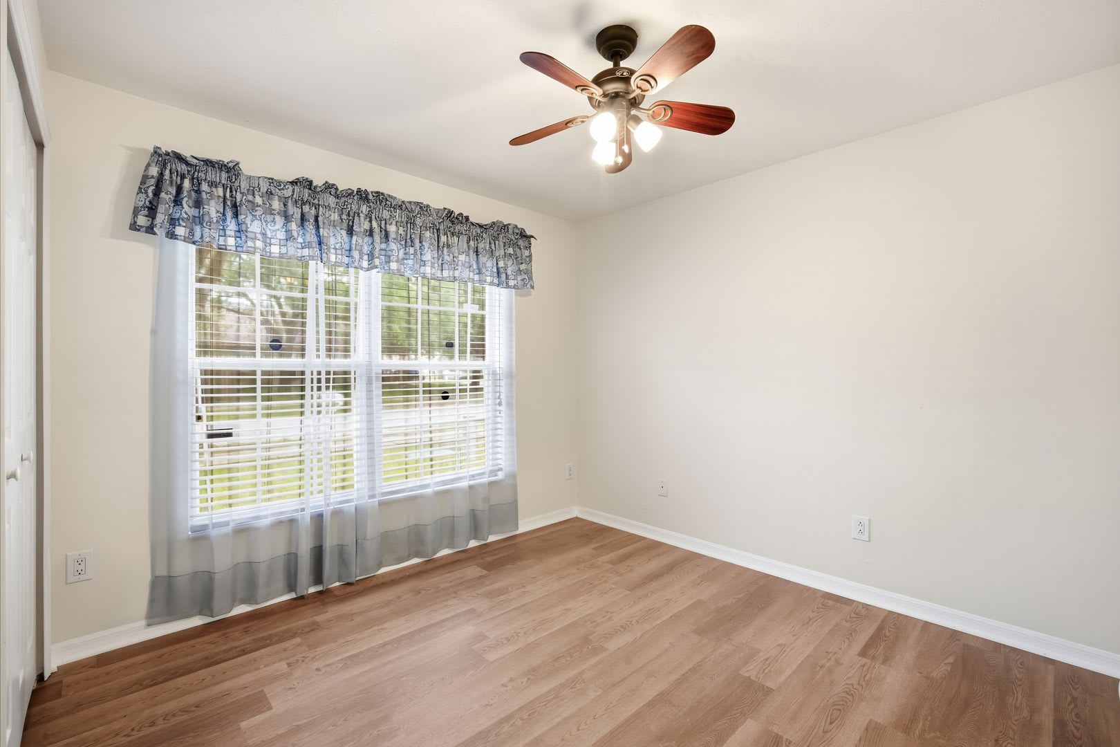 Freshly Updated 3-Bedroom Home with Enclosed Yard – photo 5