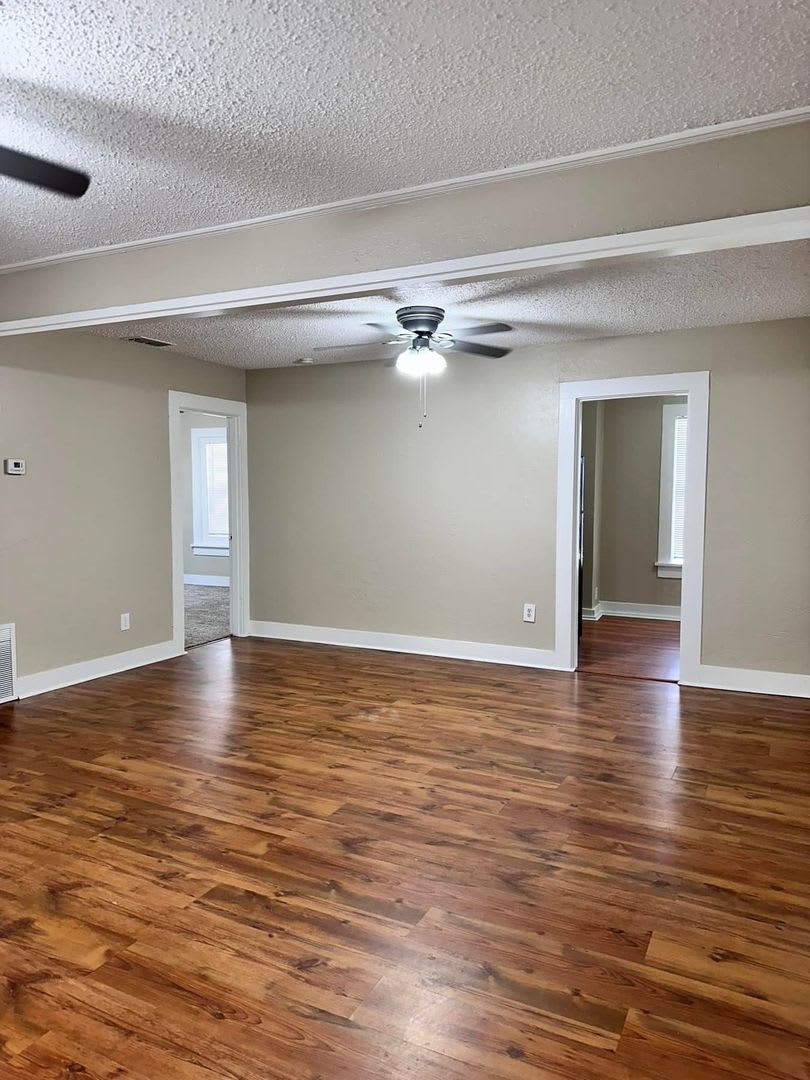 Cozy 2 Bedroom 2 Bath in Brook Village – photo 3