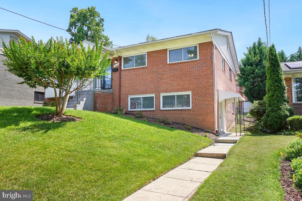 1446 ROXANNA Road NW – photo 2
