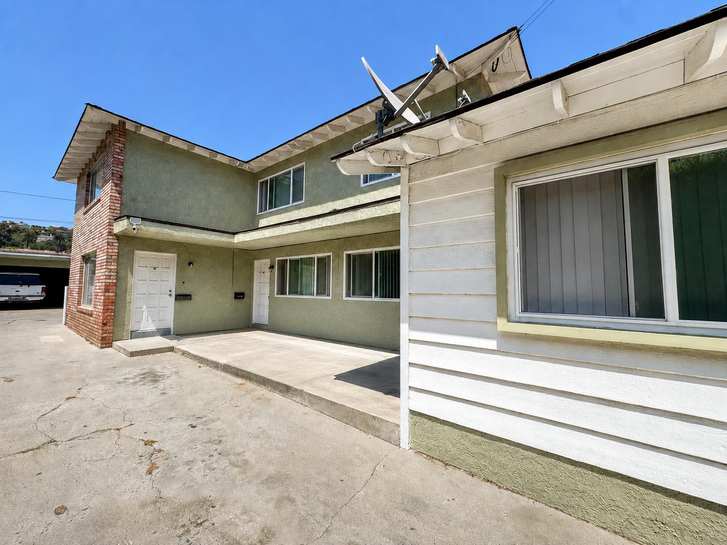 Remodeled 2+1.5 Townhome in Santa Paula – photo 2