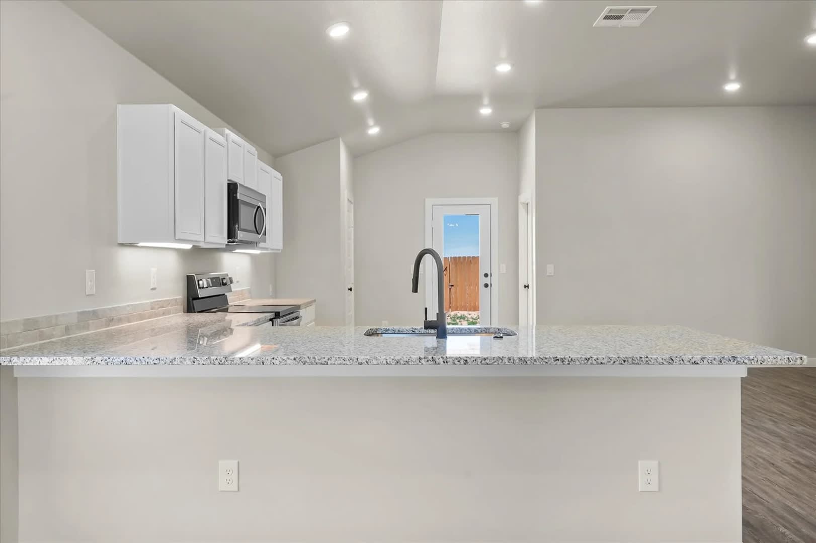 Upland West is the Best Pre-Leasing for August! – photo 5