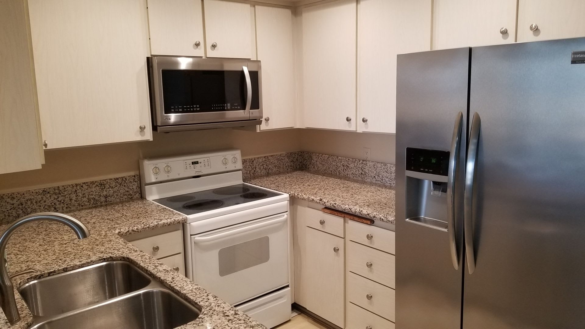 Beautiful 2 Bed, 2 Bath Condo in Great Valley Village Neighborhood – photo 4
