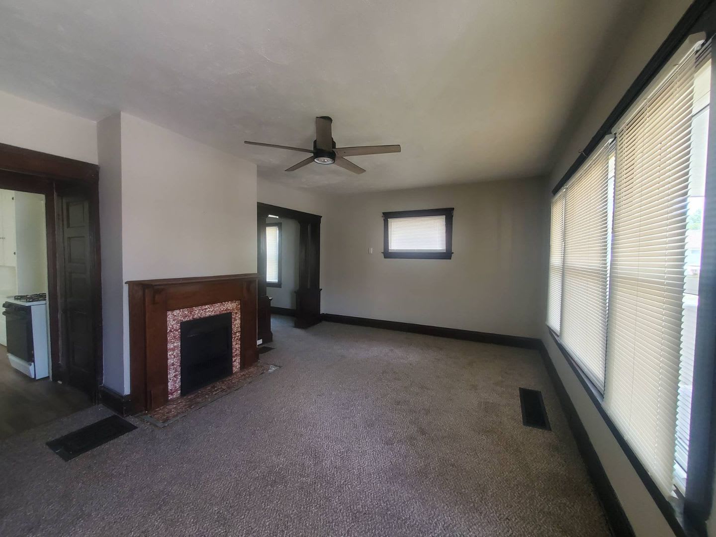 Charming 3 Bedroom Property In Prime Location – photo 3
