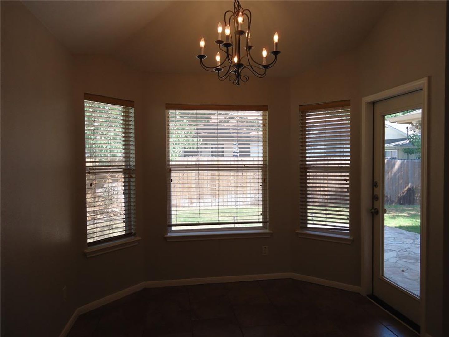 Beautiful One-story home with an Open floor plan – photo 5